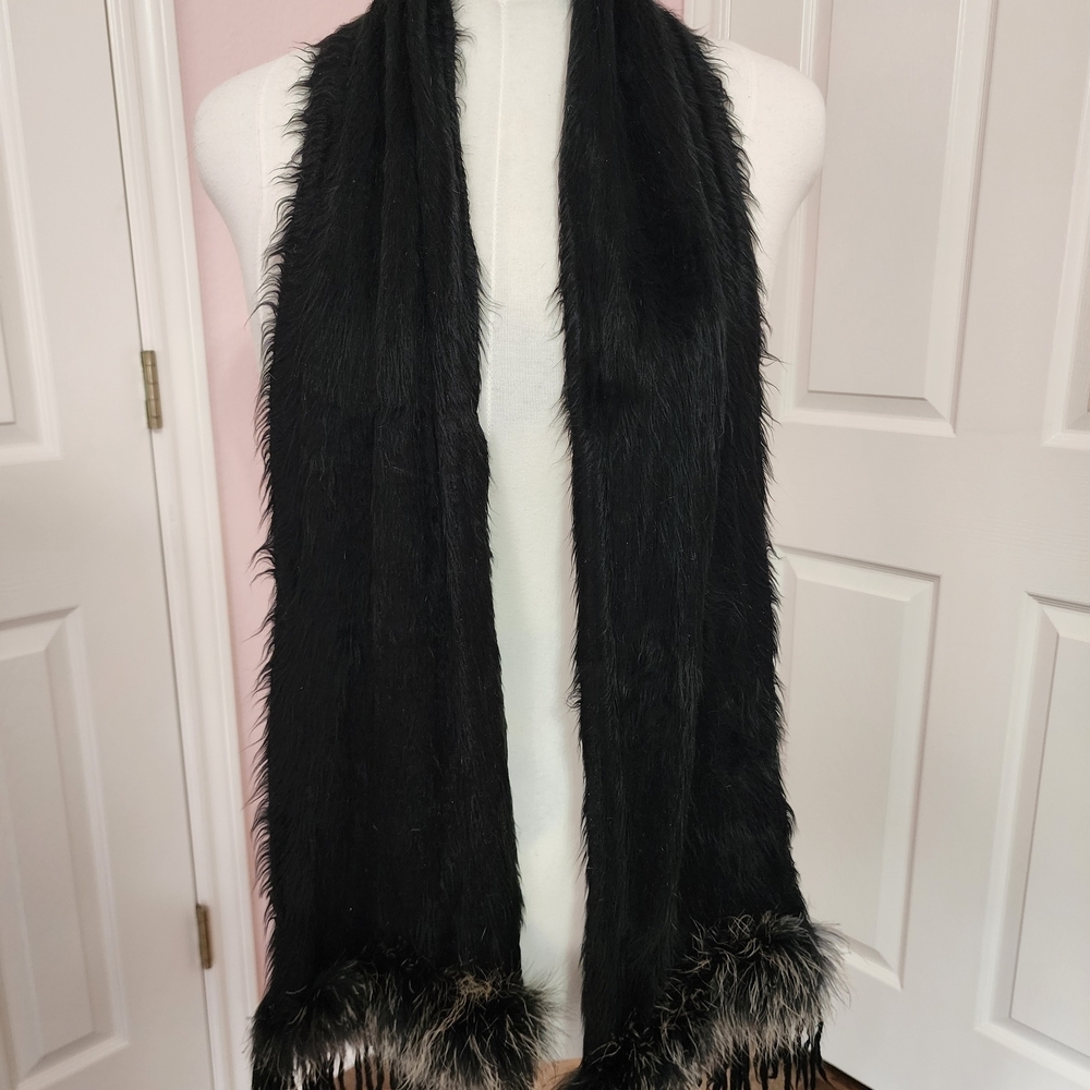 Elegant Black Faux Fur Scarf - Picture 1 of 5